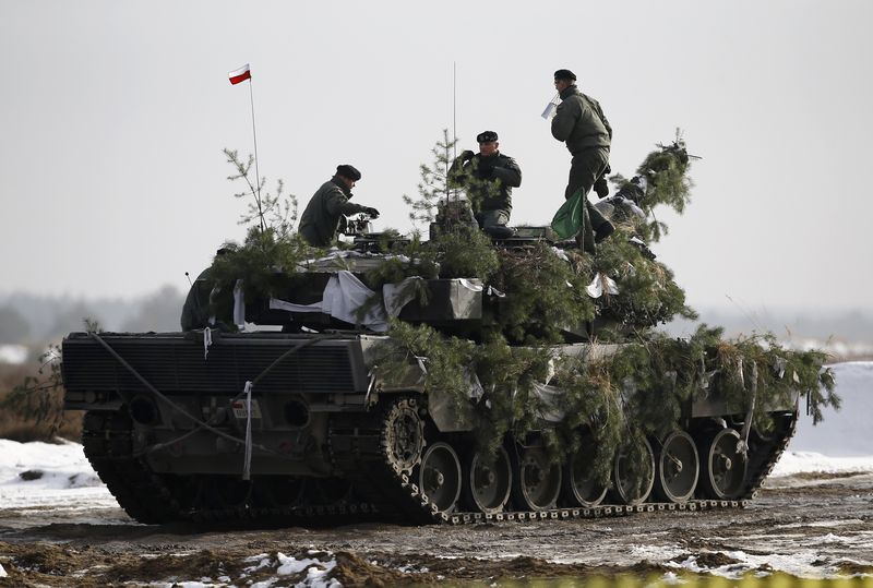 &copy; Reuters. FILE PHOTO: Polish army soldiers stay atop of their Leopard 2A4 tank after live firing exercise in Zagan, Poland, January 30, 2017. REUTERS/Kacper Pempel