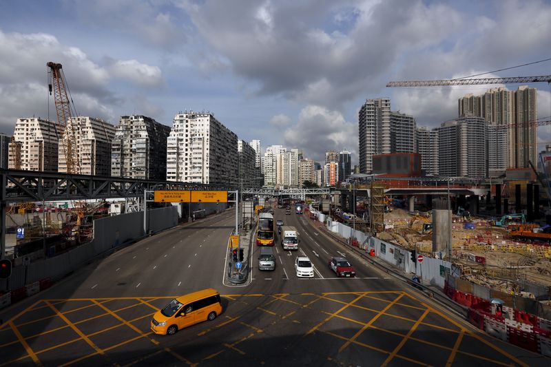 &copy; Reuters. FILE PHOTO: Cars travel down a road between blocks of 45-year-old residential flats (L) and the latest luxury homes (R) near the construction site for a high-speed railway, in West Kowloon, Hong Kong, China July 2, 2015.  REUTERS/Bobby Yip