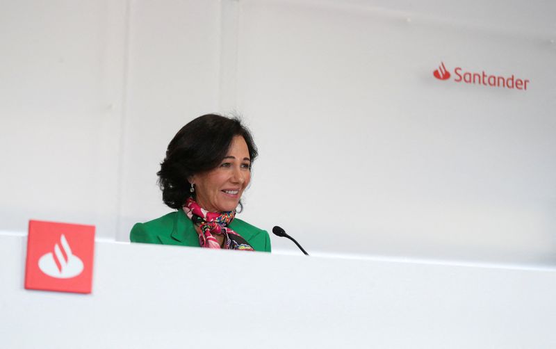 &copy; Reuters. FOTO DE ARCHIVO: La presidenta del Santander, Ana Patricia Botín, durante un acto coporativo celebrado en la sede del banco en Boadilla del Monte, Comunidad de Madrid, España, el 2 de febrero de 2023. REUTERS/Violeta Santos Moura