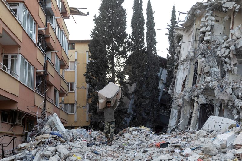 Turkey issues earthquake rebuilding rules after millions left homeless