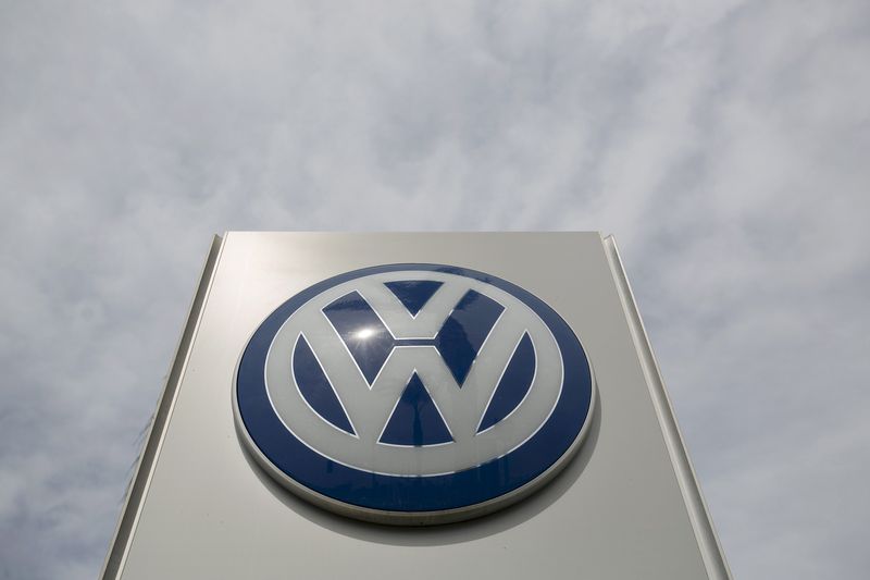 &copy; Reuters. FILE PHOTO: The logo of a Volkswagen dealership is pictured in Pasadena, California September 21, 2015. REUTERS/Mario Anzuoni     