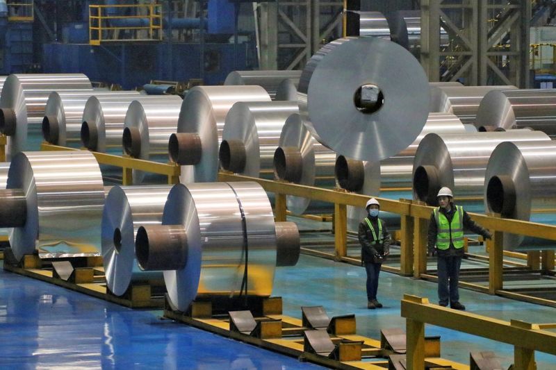 &copy; Reuters. FILE PHOTO: Employees work at the production line of aluminium rolls at a factory in Zouping, Shandong province, China November 23, 2019. Picture taken November 23, 2019. REUTERS/Stringer 