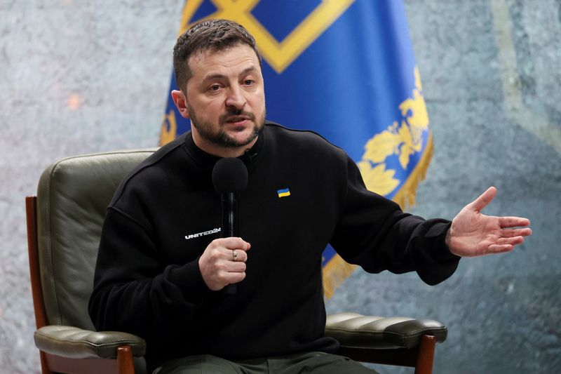 &copy; Reuters. Presidente ucraniano, Volodymyr Zelenskiy, dá entrevista coletiva em Kiev
24/02/2023
REUTERS/Gleb Garanich