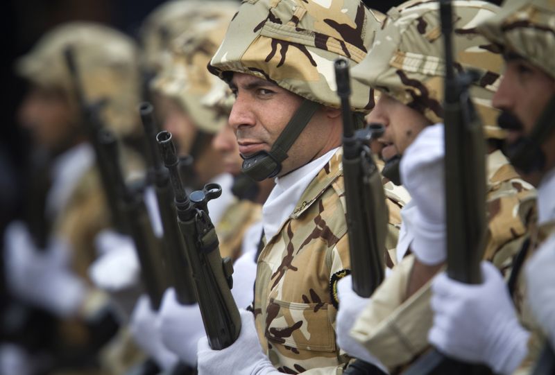 &copy; Reuters. Soldados iranianos em Teerã
18/04/2010
REUTERS/Morteza Nikoubazl