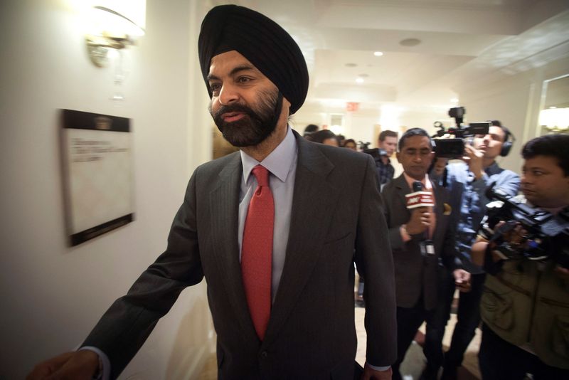 &copy; Reuters. FILE PHOTO: President and CEO of Mastercard Ajay Banga leaves after meeting India's Prime Minister Narendra Modi at a breakfast in the Manhattan borough of New York September 29, 2014.    REUTERS/Carlo Allegri