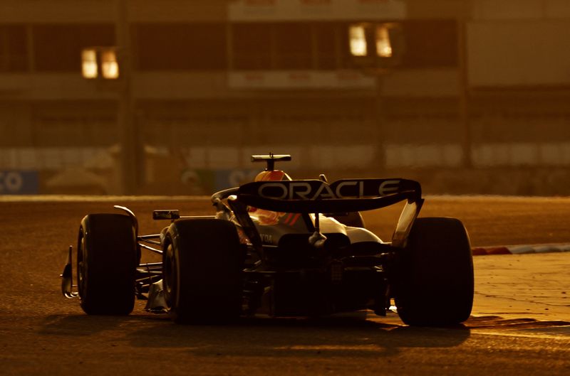 &copy; Reuters. El piloto de Red Bull Sergio Pérez conduce durante las pruebas de pretemporada de la Fórmula Uno, en el Circuito Internacional de Baréin, en Sakhir, Baréin - Febrero 25, 2023 REUTERS/Hamad I Mohammed