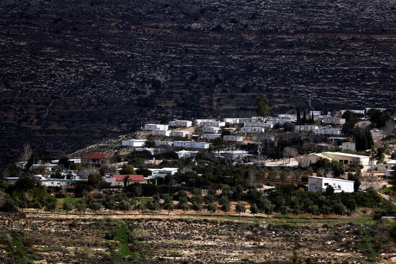 © Reuters. منازل في مستوطنة إسرائيلية بالضفة الغربية المحتلة يوم 21 فبراير شباط 2023. تصوير: رونين زفولون – رويترز.