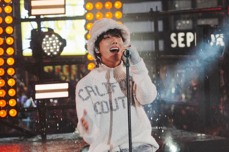 &copy; Reuters. FILE PHOTO: J-Hope performs in Times Square during the first New Year's Eve event without restrictions since the coronavirus disease (COVID-19) pandemic in the Manhattan borough of New York City, New York, U.S., December 31, 2022. REUTERS/Jeenah Moon