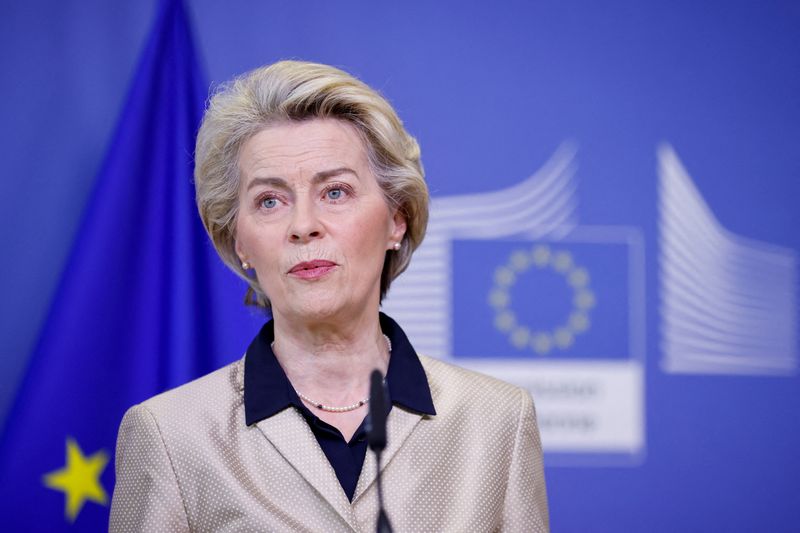 &copy; Reuters. FOTO DE ARCHIVO: La presidenta de la Comisión Europea, Ursula von der Leyen, asiste a una rueda de prensa en Bruselas, Bélgica, el 16 de febrero de 2023. REUTERS/Johanna Geron/Foto de archivo