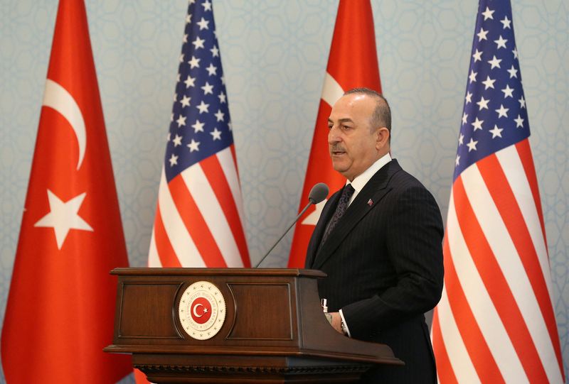 &copy; Reuters. FOTO DE ARCHIVO: El ministro turco de Exteriores turco, Mevlut Cavusoglu, durante una rueda de prensa en Ankara, Turquía, 20 de febrero de 2023. REUTERS/Cagla Gurdogan