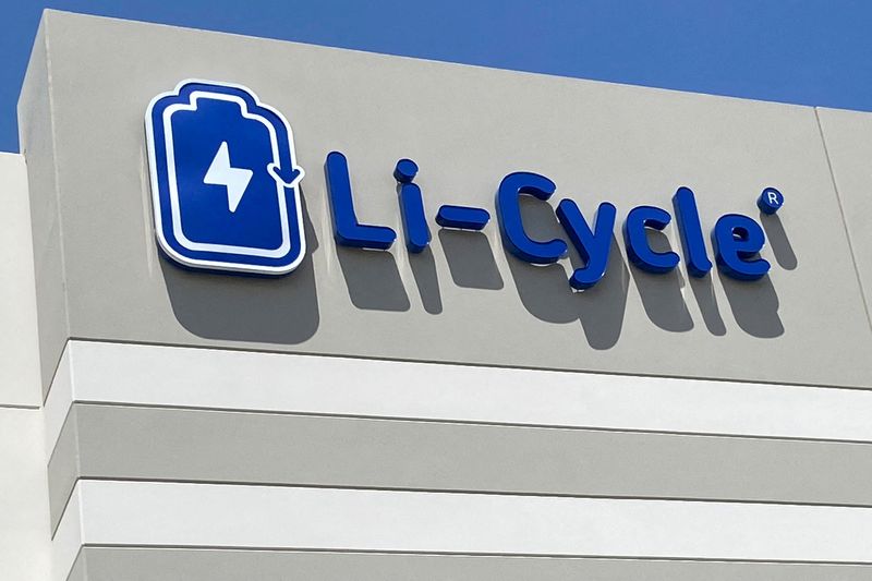 &copy; Reuters. FILE PHOTO: The logo of battery recycler Li-Cycle Holdings Corp is displayed on their offices in Phoenix, Arizona, U.S. June 30, 2022.  REUTERS/Ernest Scheyder