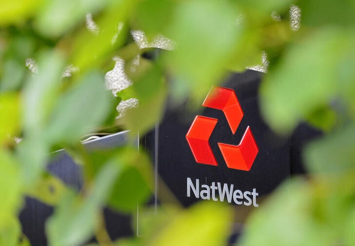 &copy; Reuters. Imagen de archivo del logo del banco NatWest en una sucursal en Londres, Reino Unido. 24 junio 2012. REUTERS/Toby Melville