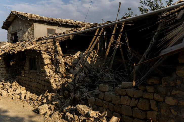 &copy; Reuters. FOTO DE ARCHIVO. Una vista de una casa dañada en Vakifli, el último pueblo armenio en Turquía, después del terremoto mortal en Samandag, Turquía, el 24 de febrero de 2023. REUTERS/Eloisa Lopez