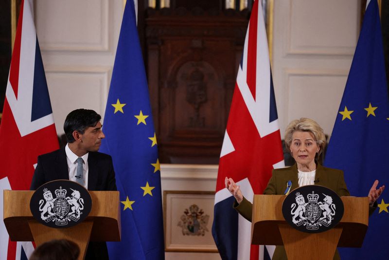 &copy; Reuters. Le Premier ministre britannique Rishi Sunak et la présidente de la Commission européenne Ursula von der Leyen tiennent une conférence de presse à Windsor Guildhal. /Photo prise le 27 février 2023/REUTERS/Dan Kitwood