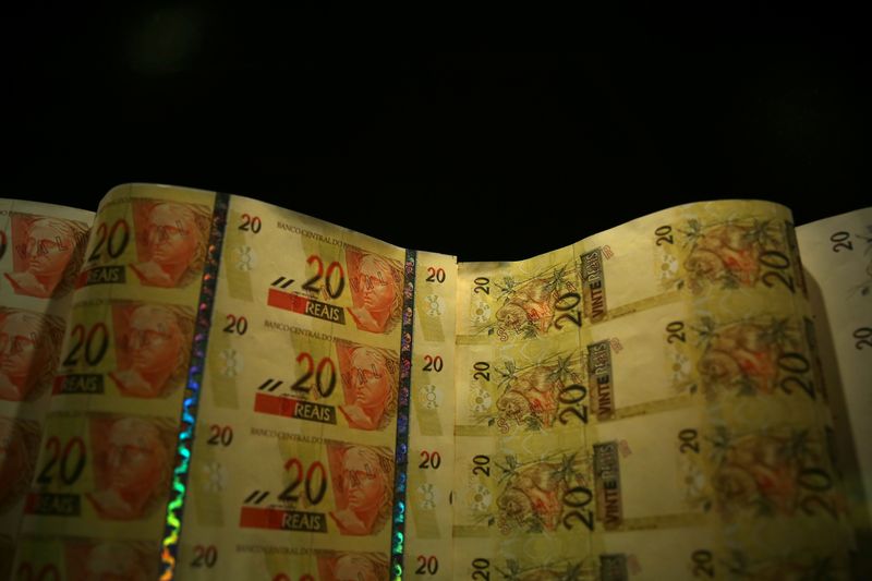 &copy; Reuters. FILE PHOTO: Brazilian real notes are seen at the Bank of Brazil Cultural Center (CCBB) in Rio de Janeiro, Brazil November 17, 2017. REUTERS/Pilar Olivares