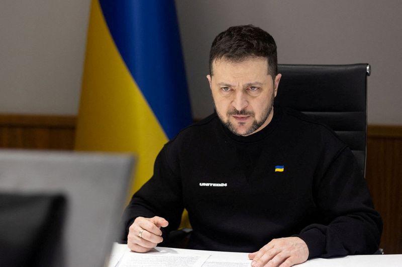 &copy; Reuters. زيلينسكي يتحدث عبر الفيديو من كييف يوم 24 فبراير شباط 2023. صورة من المكتب الإعلامي للرئاسة الأوكرانية. 