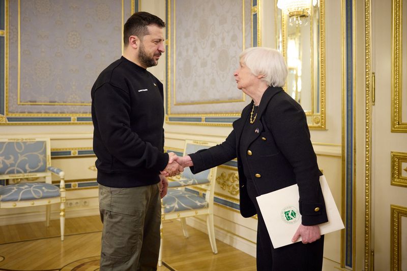 © Reuters. Ukraine's President Volodymyr Zelenskiy welcomes U.S. Treasury Secretary Janet Yellen, amid Russia's attack on Ukraine, in Kyiv, Ukraine February 27, 2023. Ukrainian Presidential Press Service/Handout via REUTERS 