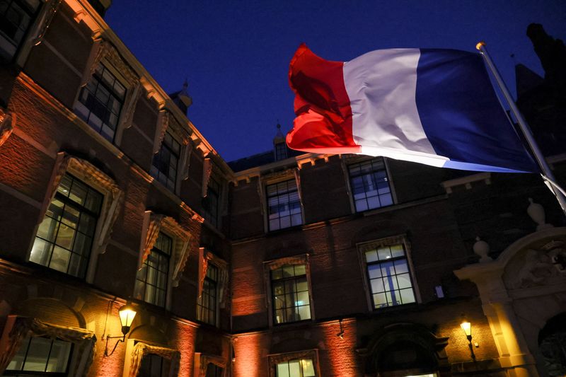 &copy; Reuters. La bandiera francese a L'Aia, in Olanda. REUTERS/Yves Herman