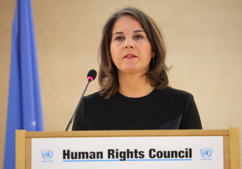 &copy; Reuters. وزيرة خارجية ألمانيا أنالينا بيربوك خلال اجتماع مجلس حقوق الإنسان في الأمم المتحدة في جنيف يوم الاثنين. تصوير: دينيس باليبوس - رويترز.