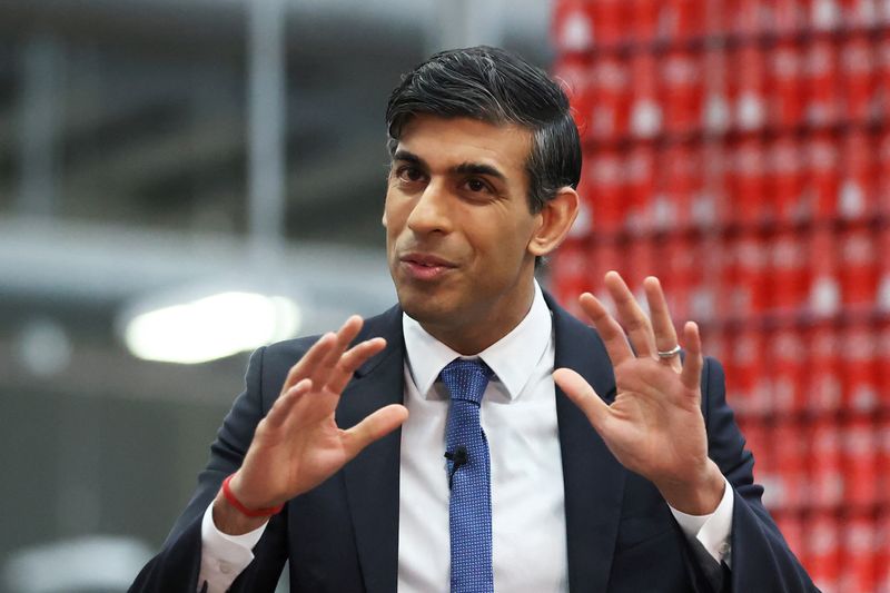 © Reuters. British Prime Minister Rishi Sunak holds a Q&A session with local business leaders during a visit to Coca-Cola HBC in Lisburn, Co Antrim in Northern Ireland, February 28, 2023. Liam McBurney/Pool via REUTERS