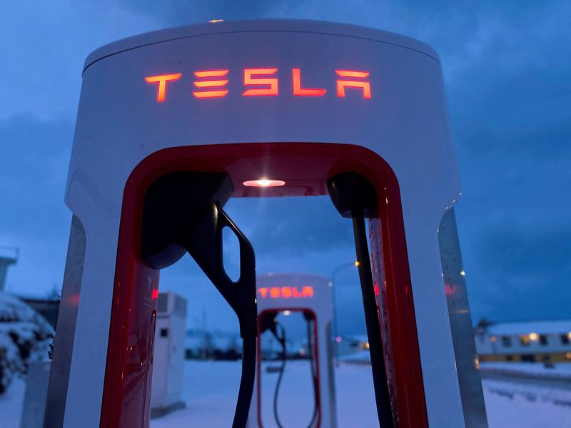 &copy; Reuters. FILE PHOTO: Tesla electric vehicle chargers are seen during the winter in Hofn, Iceland, February 16, 2022. REUTERS/Nacho Doce