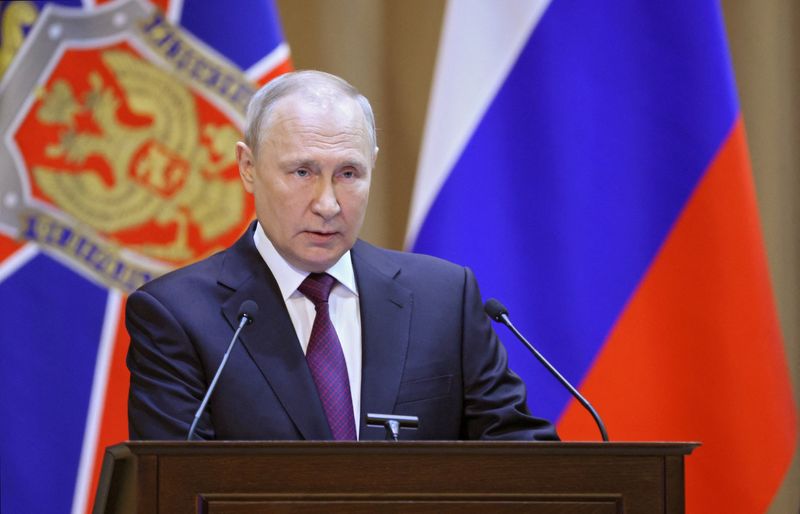 &copy; Reuters. الرئيس الروسي فلاديمير بوتين يلقي خطابا في موسكو يوم الثلاثاء. صورة لرويترز من ممثل لوكالات الأنباء.