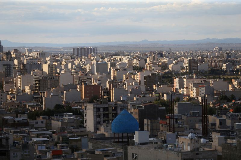 &copy; Reuters. منظر عام لمدينة قم في إيران في صورة من أرشيف رويترز.
