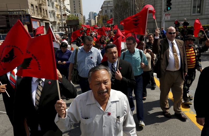 &copy; Reuters. FILE PHOTO: United Farm Workers President Arturo Rodriguez leads workers in a march to City Hall in San Francisco, California March 31, 2015. Workers gathered to demand union contracts and fair wages on the birthday of UFW founder and labor leader, Cesar 