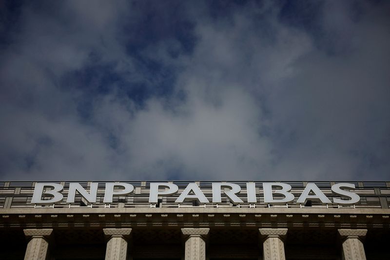 &copy; Reuters. Logo de BNP Paribas sur un immeuble à Paris. /Photo prise le 24 février 2023/REUTERS/Sarah Meyssonnier
