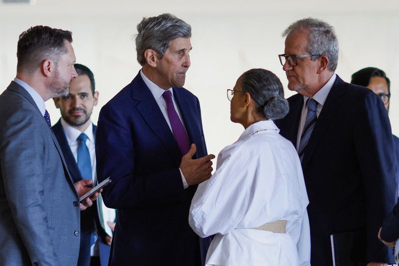 &copy; Reuters. Kerry conversa com Maria e outras autoridades no Itamraty
27/02/2023
REUTERS/Adriano Machado