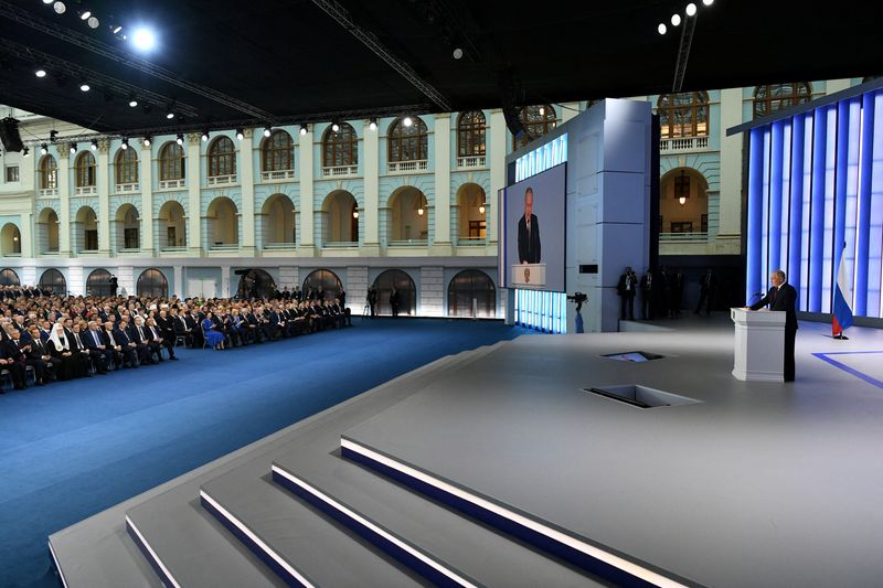 &copy; Reuters. FOTO DE ARCHIVO. El presidente ruso, Vladimir Putin, pronuncia su discurso anual ante la Asamblea Federal en Moscú, Rusia, el 21 de febrero de 2023. Sputnik/Maxim Blinov/Kremlin vía REUTERS