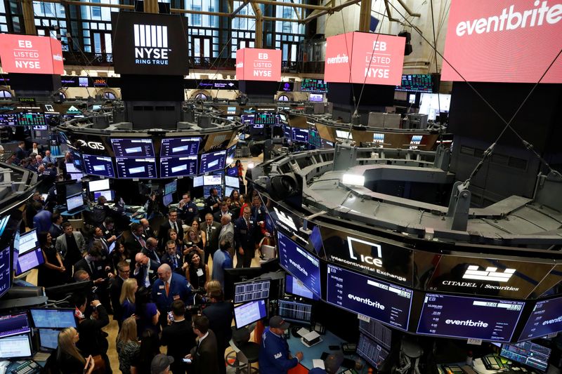 &copy; Reuters. FILE PHOTO: Traders gather at Eventbrite Inc.'s IPO, awaiting for the stock to begin trading at the New York Stock Exchange (NYSE) in New York, U.S., September 20, 2018.  REUTERS/Brendan McDermid