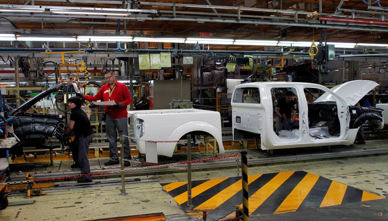 &copy; Reuters. FILE PHOTO: Nissan Motor staff work in a manufacturing chain at the Zona Franca Nissan factory near Barcelona May 23, 2012. REUTERS/Albert Gea