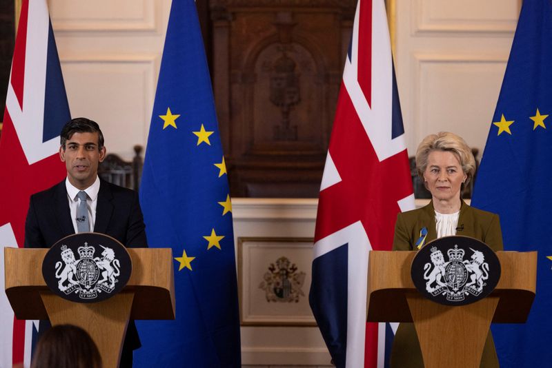 © Reuters. FILE PHOTO: British Prime Minister Rishi Sunak and European Commission President Ursula von der Leyen hold a news conference at Windsor Guildhall, Britain, February 27, 2023. Dan Kitwood/Pool via REUTERS