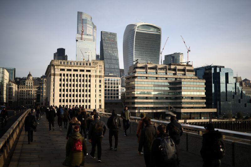 &copy; Reuters. FILE PHOTO: People walk over London Bridge during morning rush hour, with City of London financial district in the background, in London, Britain, February 10, 2023. REUTERS/Henry Nicholls