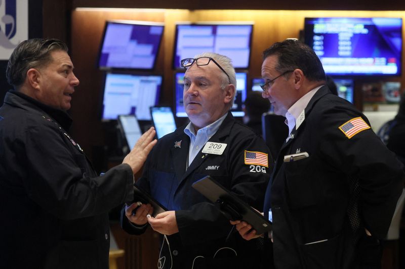 Wall Street cae, datos manufactureros avivan preocupaciones por la Fed