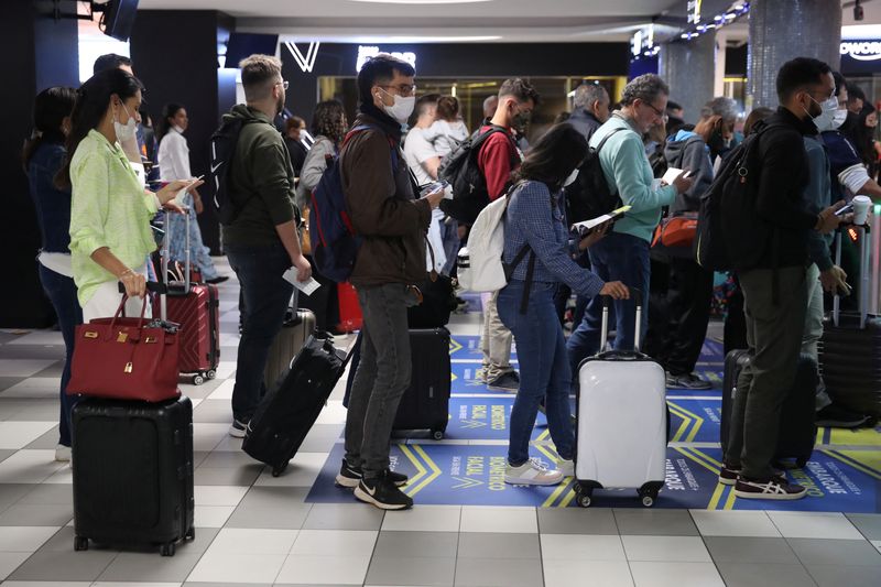 &copy; Reuters. Passageiros em fila no aeroporto de Congonhas, em São Paulo
23/12/2022
REUTERS/Carla Carniel