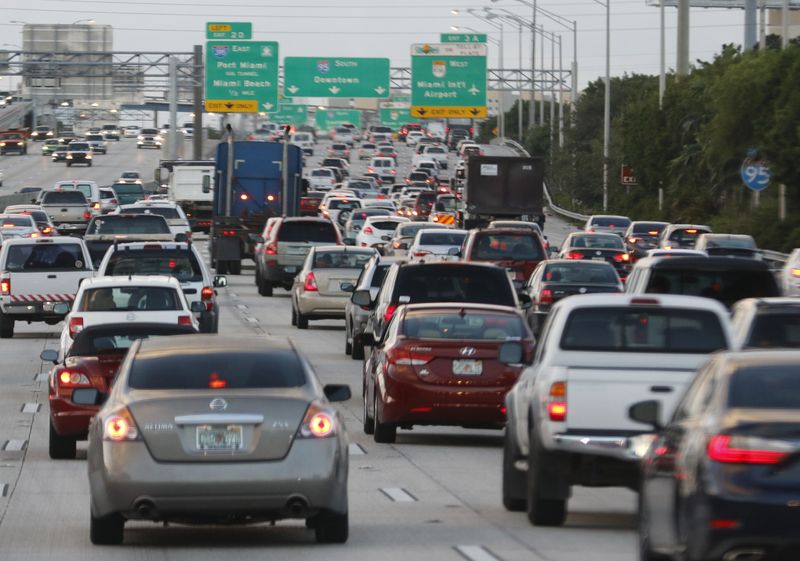 &copy; Reuters. FILE PHOTO: Rush hour traffic is shown on Interstate 95 near downtown Miami, Florida November 5, 2015. REUTERS/Joe Skipper/File Photo