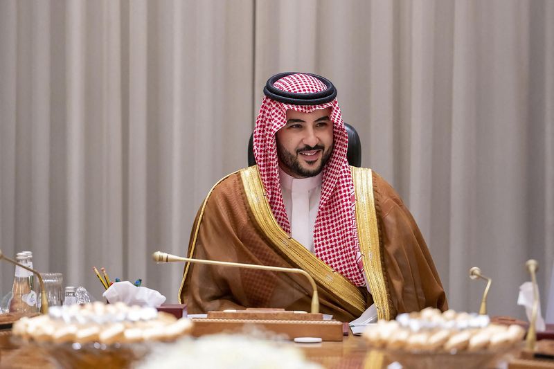 &copy; Reuters. وزير الدفاع السعودي الأمير خالد بن سلمان يرأس أول اجتماع له بمقر وزارة الدفاع في الرياض يوم 28 سبتمبر أيلول 2022 في صورة لرويترز من وكالة الأنب