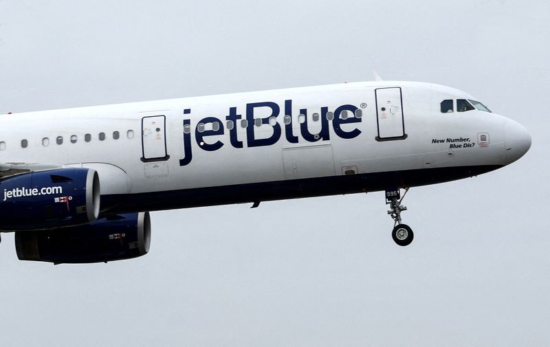 &copy; Reuters. FILE PHOTO: A JetBlue Airways jet comes in for a landing after flights earlier were grounded during an FAA system outage at Laguardia Airport in New York City, New York, U.S., January 11, 2023. REUTERS/Mike Segar