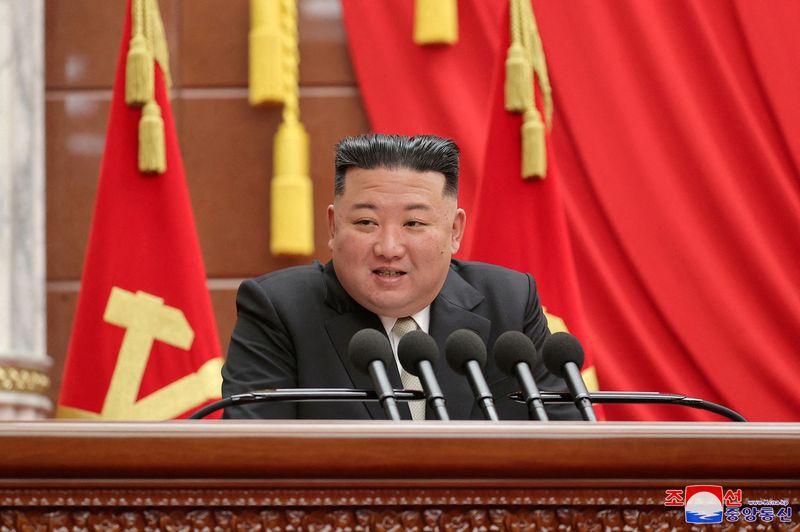 &copy; Reuters. 　北朝鮮の金正恩朝鮮労働党総書記（写真）は３月１日、食料増産に向けてインフラの改善と農地拡大を指示した。国営メディアが２日に報じた。平壌で撮影。KCNAが１日配信（２０２３年