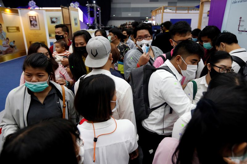 &copy; Reuters. FILE PHOTO: People visit the Job Expo Thailand 2020, as the country is offering one million jobs as part of the coronavirus disease (COVID-19) relief efforts, in Bangkok, Thailand, September 26, 2020. REUTERS/Soe Zeya Tun