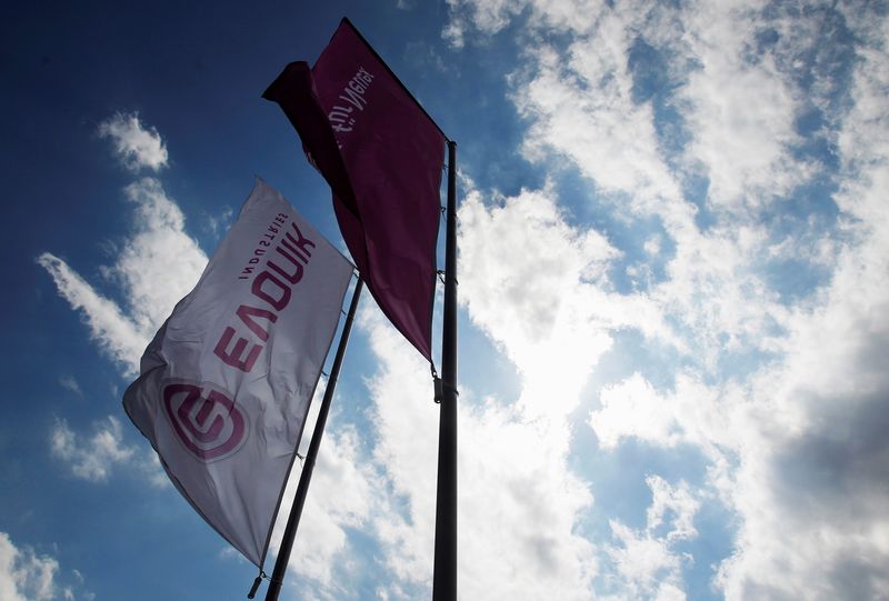 &copy; Reuters. FILE PHOTO: Flags of the German chemical company Evonik Industries flutter in the wind at a factory in Darmstadt June 18, 2012. REUTERS/Alex Domanski/File Photo