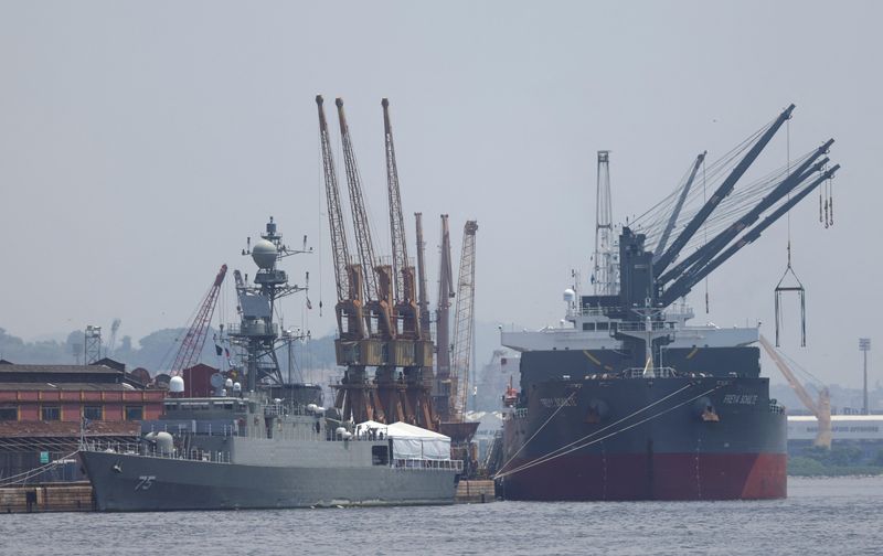 &copy; Reuters. سفينة حربية إيرانية في ميناء ريو دي جانيرو بالبرازيل يوم 28 فبراير شباط 2023. تصوير: ريكاردو مورايس – رويترز.