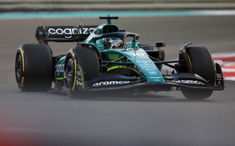 &copy; Reuters. Lance Stroll em seu Aston Martin durante Grande Prêmio de Abu Dhabi
20/11/2022 REUTERS/Rula Rouhana