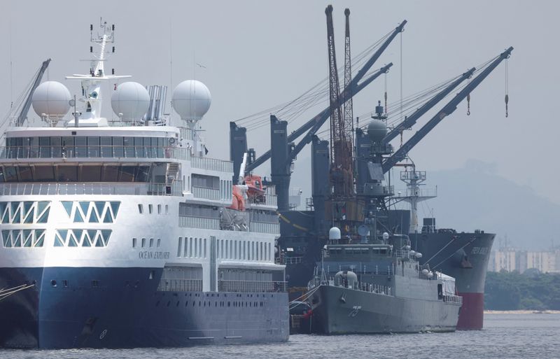 © Reuters. Navio militar iraniano Iris Dena atracado no porto do Rio de Janeiro
28/02/2023 REUTERS/Ricardo Moraes