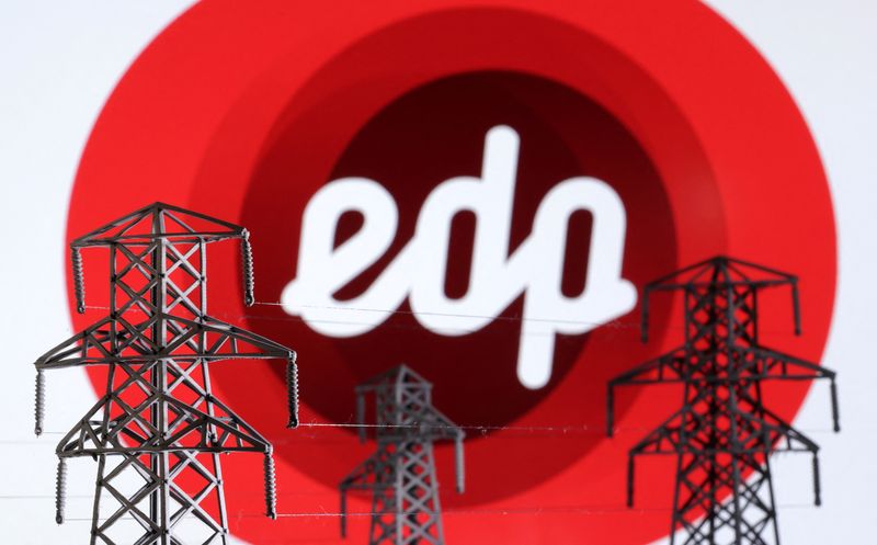 © Reuters. Electric power transmission pylon miniatures and EDP Renovaveis logo are seen in this illustration taken, December 9, 2022. REUTERS/Dado Ruvic/Illustration