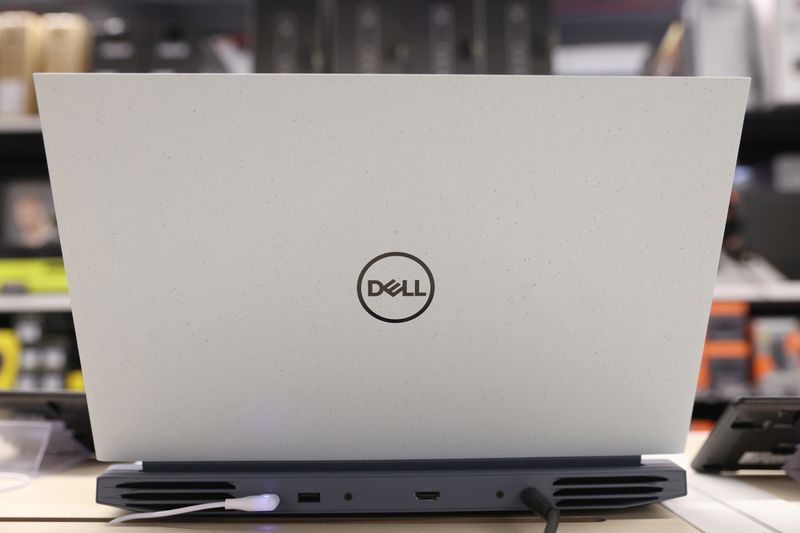 © Reuters. FILE PHOTO: A Dell laptop is seen for sale in a store in Manhattan, New York City, U.S., November 24, 2021. REUTERS/Andrew Kelly