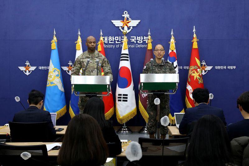&copy; Reuters. 　米韓両軍は３日、野外訓練を含む大規模合同軍事演習「フリーダムシールド（自由の盾）」を１３─２３日に実施すると発表した。写真は同演習に関する記者会見の様子。ソウルの韓国国