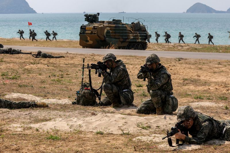 &copy; Reuters. Des marines sud-coréens participent à un exercice d'assaut amphibie dans le cadre de l'exercice militaire conjoint "Cobra Gold 2023" (CG23) sur une base militaire de la province de Chonburi, en Thaïlande. /Photo prise le 3 mars 2023/REUTERS/Athit Peraw